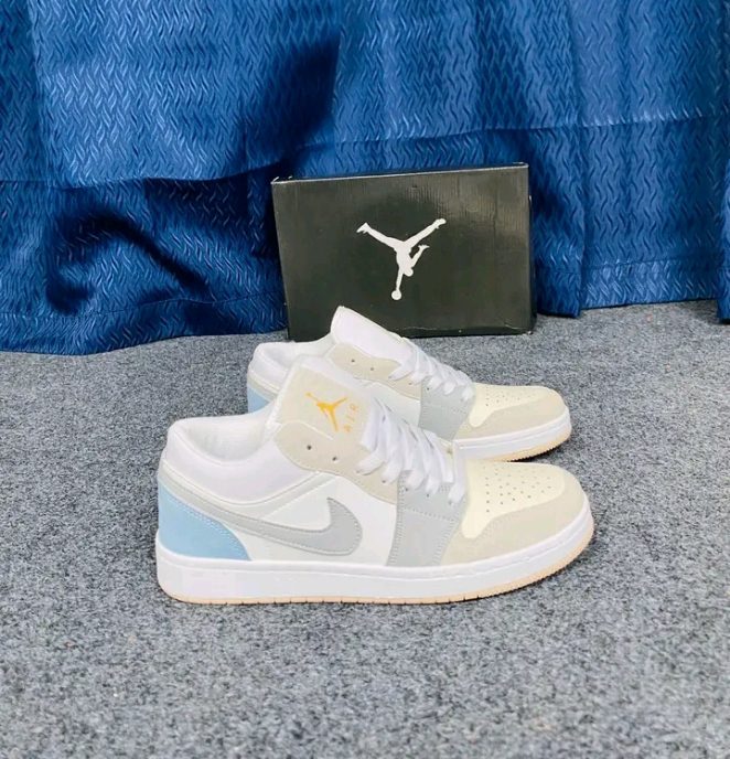 Air Jordan 1 low.