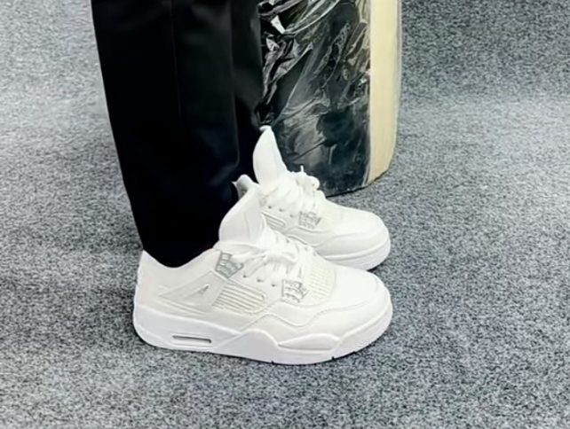Air Jordan 4 White.