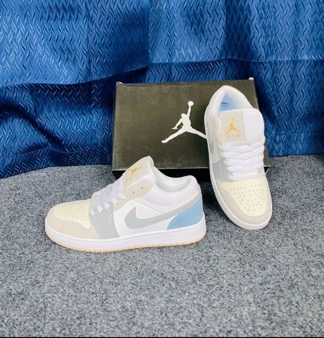 Air Jordan 1 low.