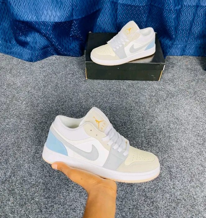 Air Jordan 1 low.