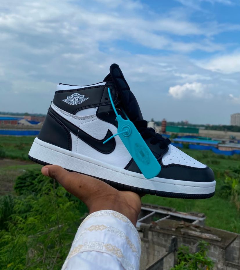 Air Jordan 1 Mid Black White (Panda)