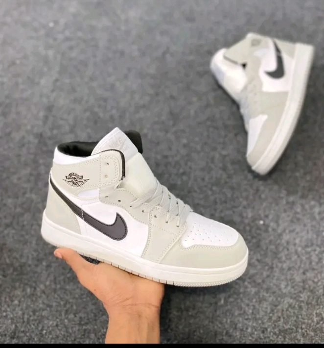 Air Jordan 1 Mid White Grey Black