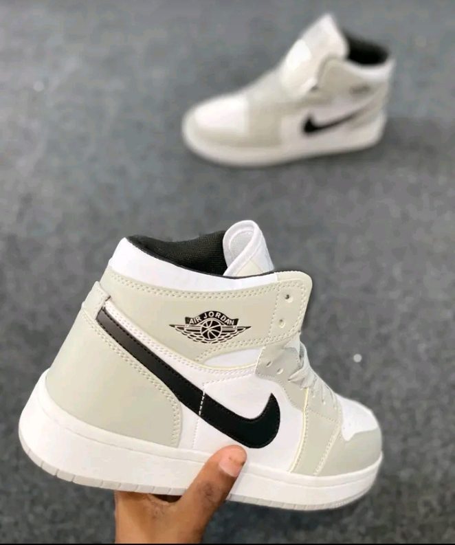 Air Jordan 1 Mid White Grey Black