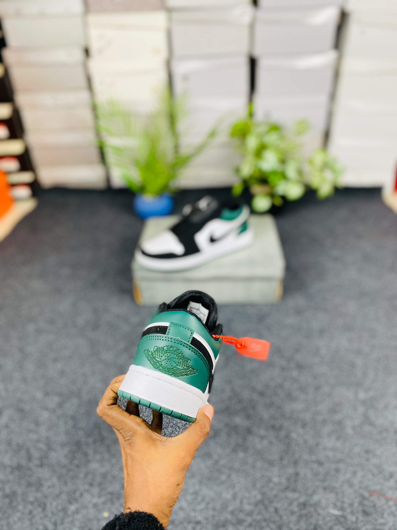 Jordan 1 Low Style – Black / White / Green