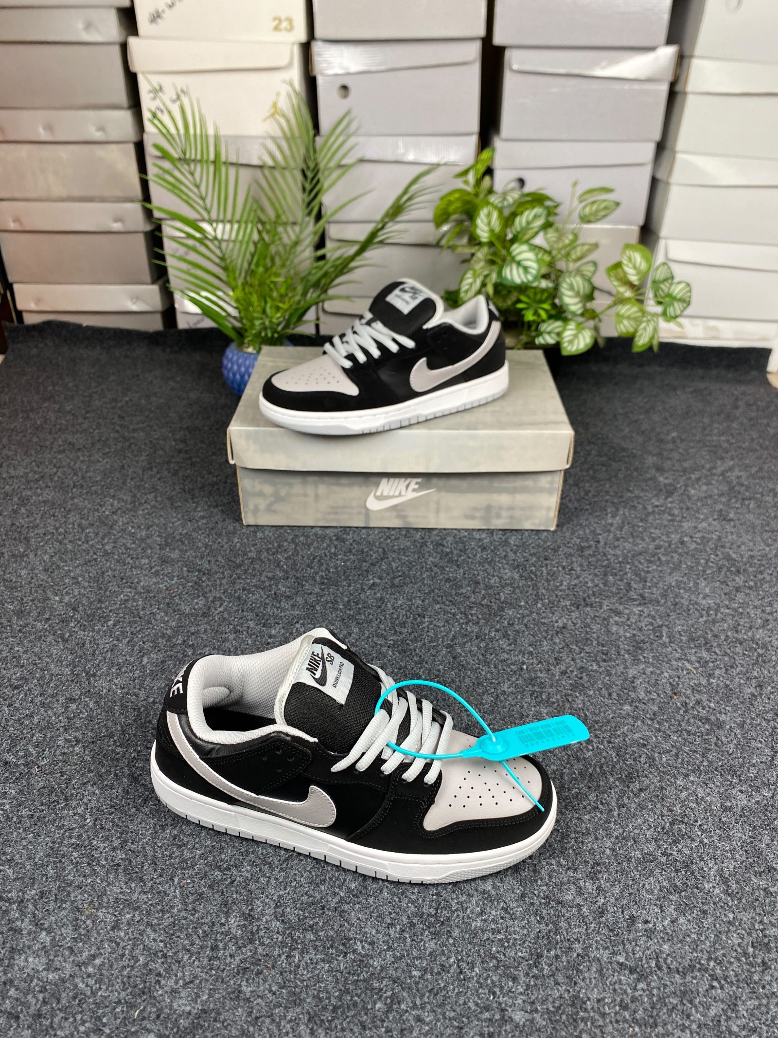 Nike Dunk Low Style – Black / White / Grey
