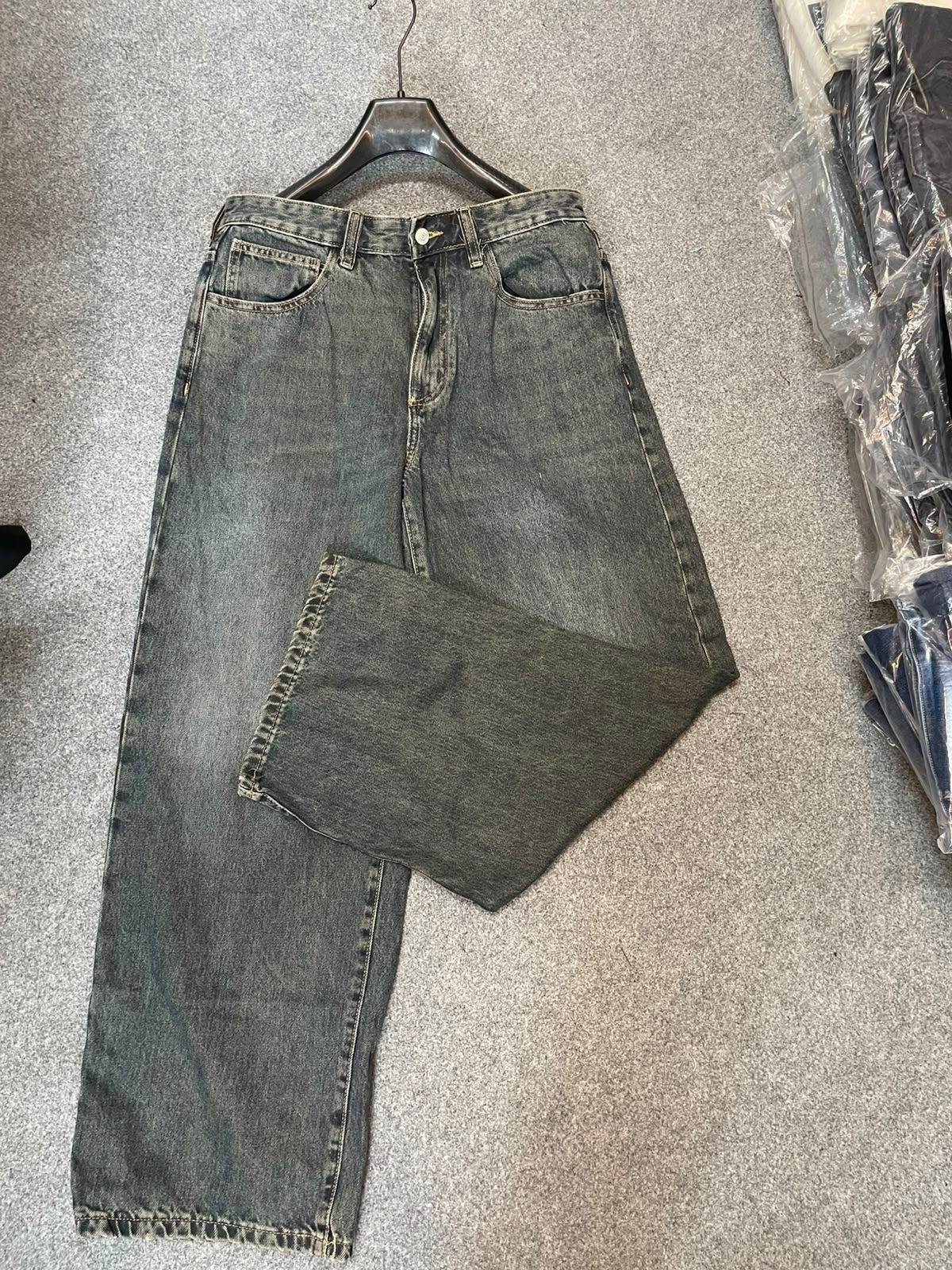 Baggy jeans ( dark jeans )