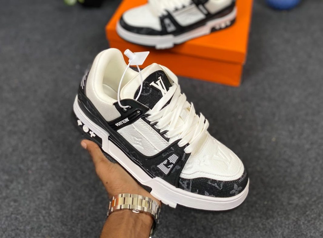 Louis Vuitton – Black & White 🖤🤍