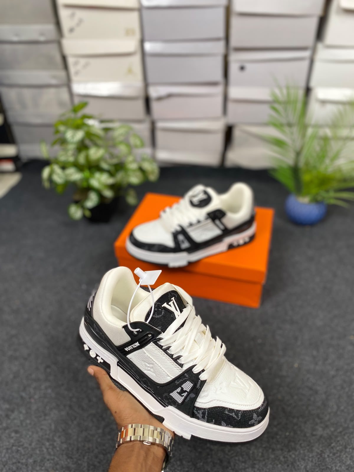 Louis Vuitton – Black & White 🖤🤍