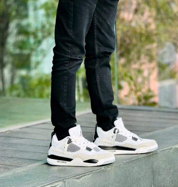 Jordan 4 Retro Military Black